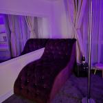 Deluxe room PURPLE 5 cu balcon si bara de dans