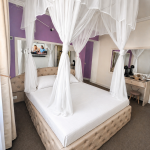Deluxe room PURPLE 6 cu balcon si bara de dans